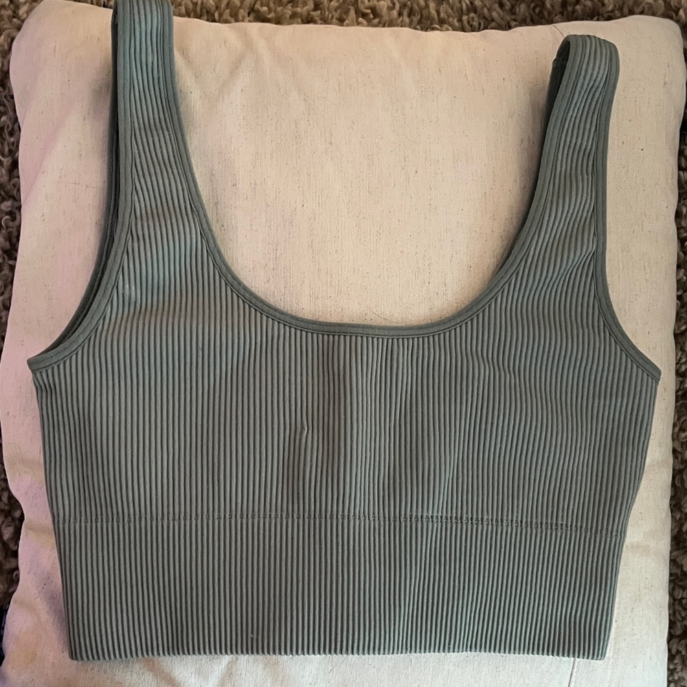 Seamless bralette GAP size says medium but closer to small, like new